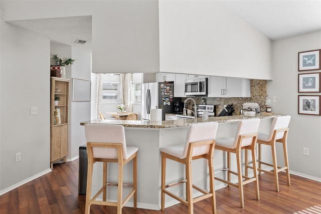 3323 W PINE STREET, Tampa, FL 33607