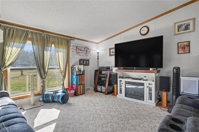 2122 S Pricetown Road, Diamond, OH 44412