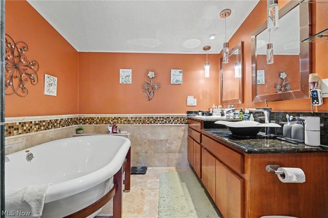 2122 S Pricetown Road, Diamond, OH 44412