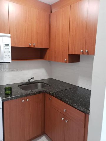 554 NE 68th St 4, Miami, FL 33138