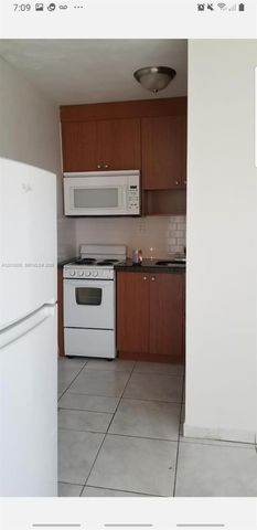 554 NE 68th St 4, Miami, FL 33138