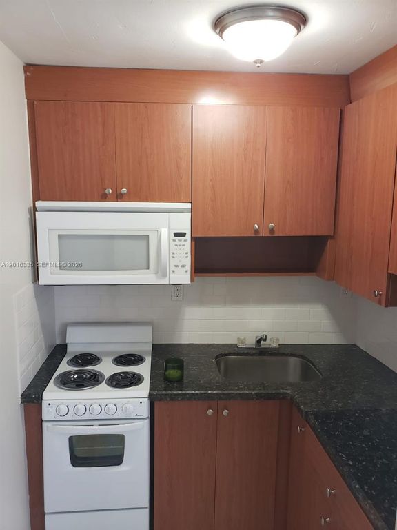 554 NE 68th St 4, Miami, FL 33138