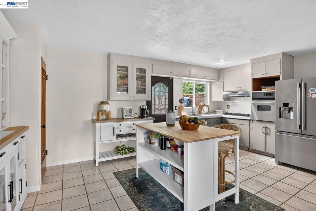 Image 10 of property listing at 2541 Marina Blvd, San Leandro, CA 94577