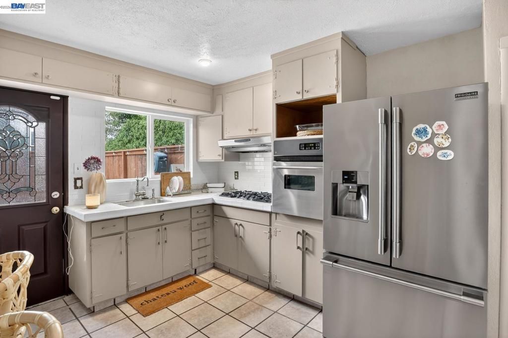 Image 12 of property listing at 2541 Marina Blvd, San Leandro, CA 94577