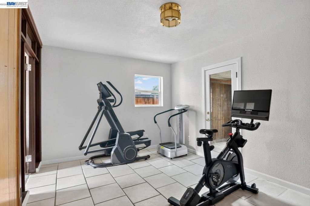 Image 19 of property listing at 2541 Marina Blvd, San Leandro, CA 94577