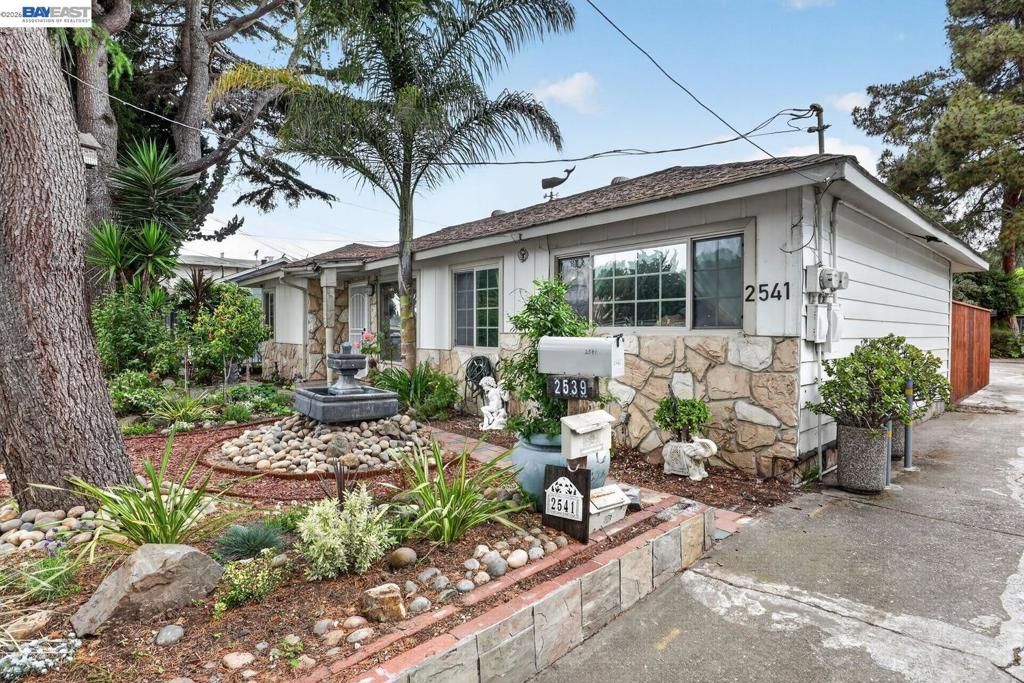 Image 3 of property listing at 2541 Marina Blvd, San Leandro, CA 94577