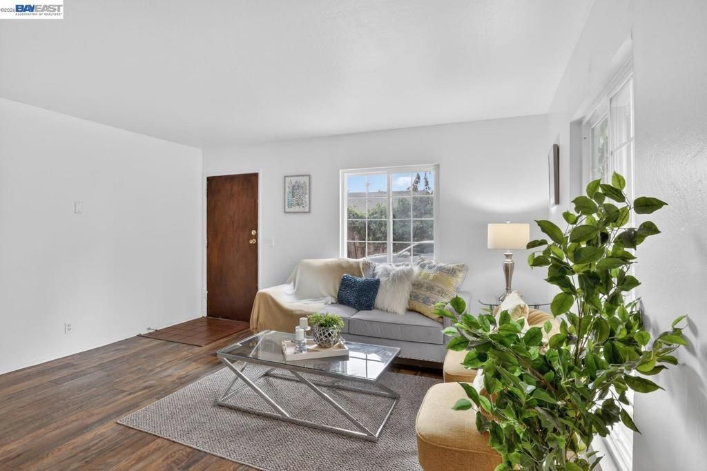 Image 31 of property listing at 2541 Marina Blvd, San Leandro, CA 94577