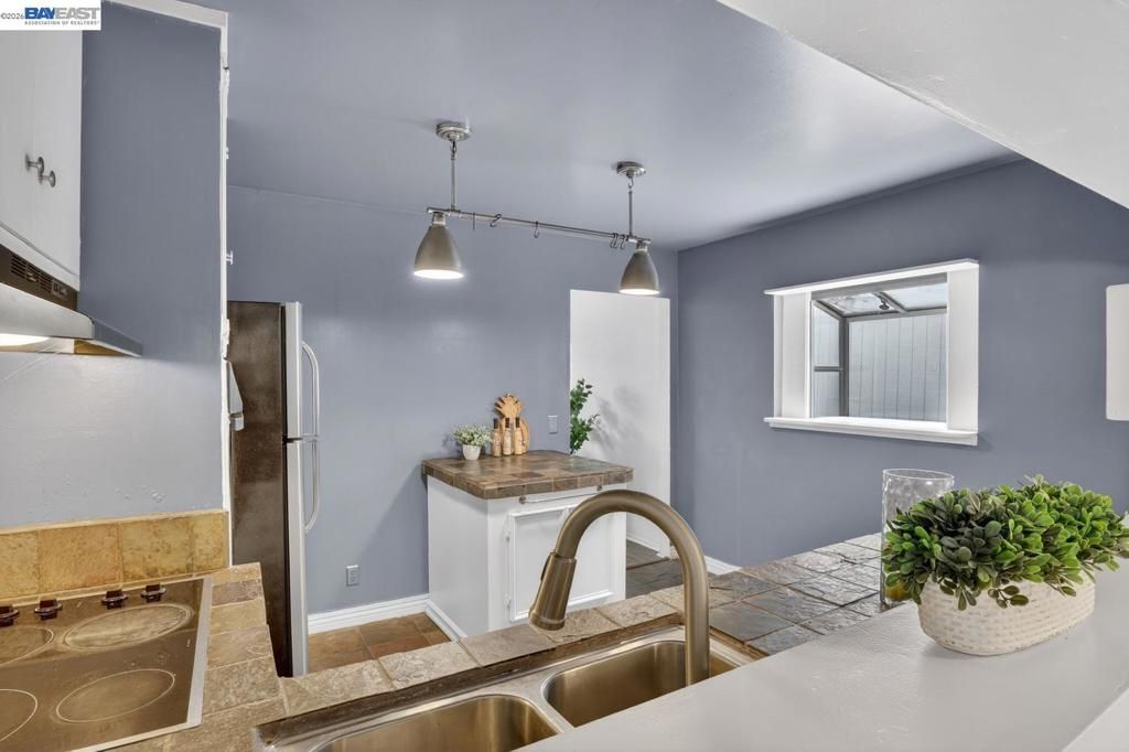 Image 41 of property listing at 2541 Marina Blvd, San Leandro, CA 94577