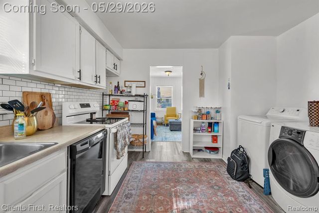 24047 Stanford Street, Dearborn Heights, MI 48125