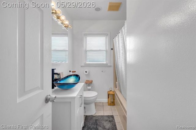 24047 Stanford Street, Dearborn Heights, MI 48125