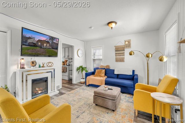 24047 Stanford Street, Dearborn Heights, MI 48125