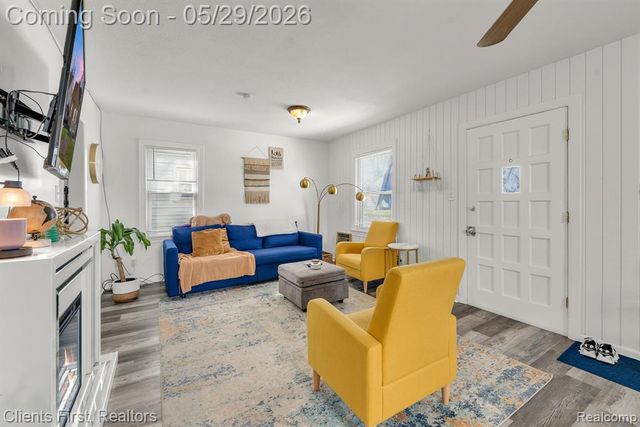 24047 Stanford Street, Dearborn Heights, MI 48125