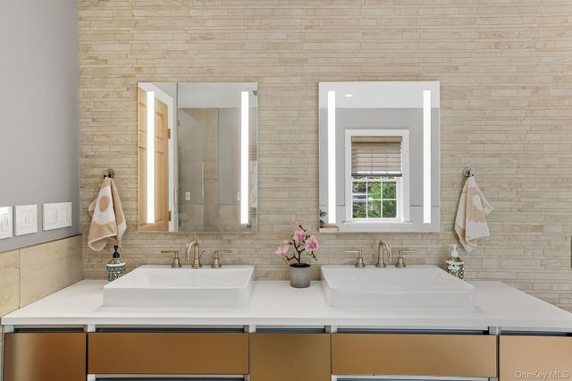 94 Holland Place, Hartsdale, NY 10530