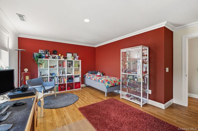 94 Holland Place, Hartsdale, NY 10530