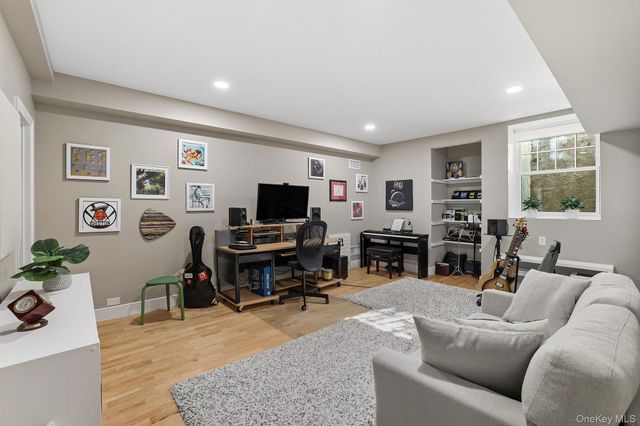 94 Holland Place, Hartsdale, NY 10530