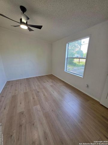 305 County Road 3821, San Antonio, TX 78253