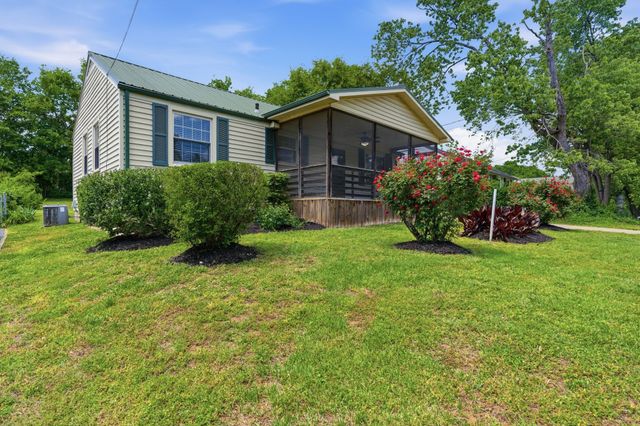 5615 Meadowcrest Ln, Nashville, TN 37209