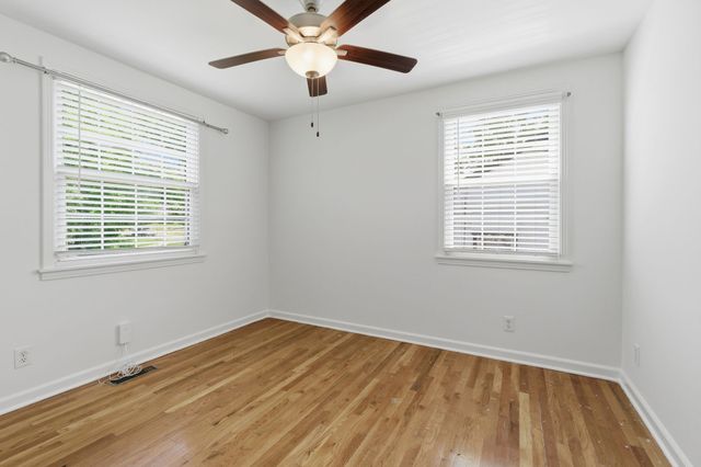 5615 Meadowcrest Ln, Nashville, TN 37209