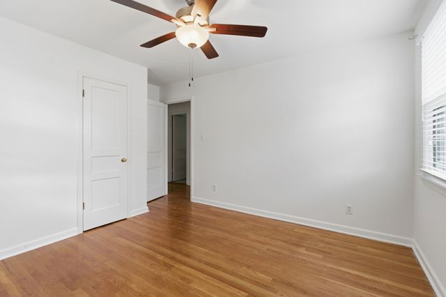 5615 Meadowcrest Ln, Nashville, TN 37209