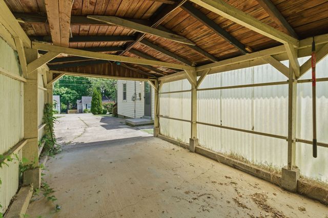 5615 Meadowcrest Ln, Nashville, TN 37209