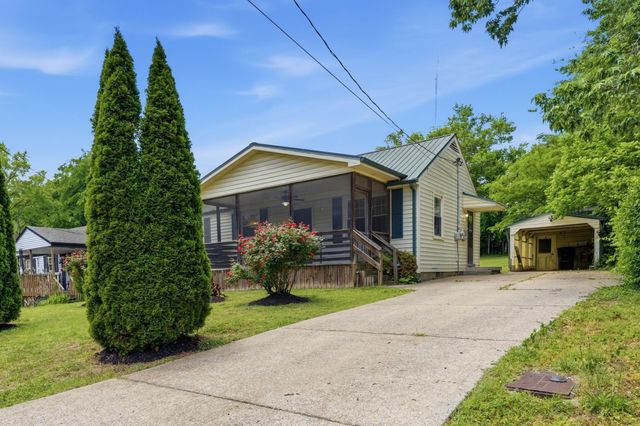5615 Meadowcrest Ln, Nashville, TN 37209