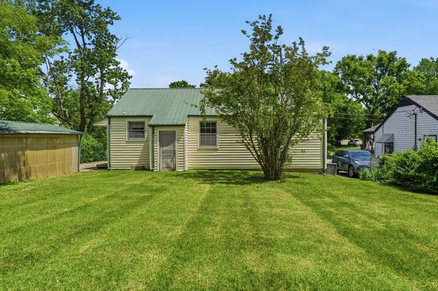 5615 Meadowcrest Ln, Nashville, TN 37209
