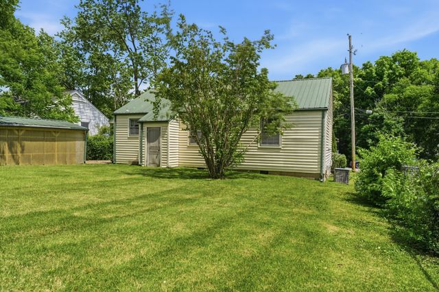 5615 Meadowcrest Ln, Nashville, TN 37209
