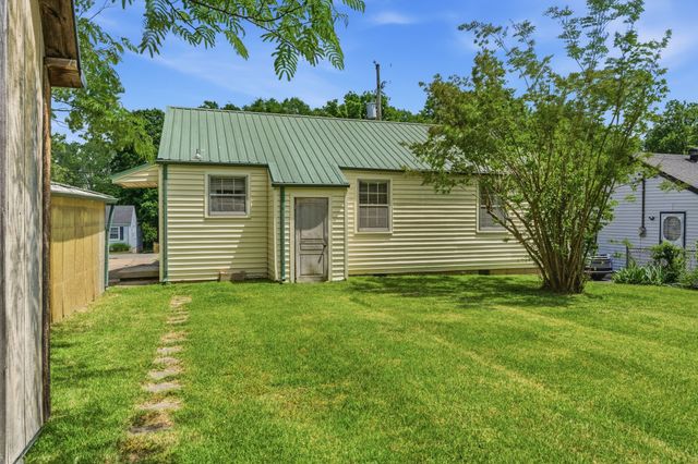 5615 Meadowcrest Ln, Nashville, TN 37209