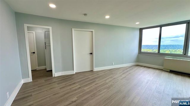 1 Claridge Drive 1000, Verona, NJ 07044
