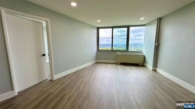 1 Claridge Drive 1000, Verona, NJ 07044