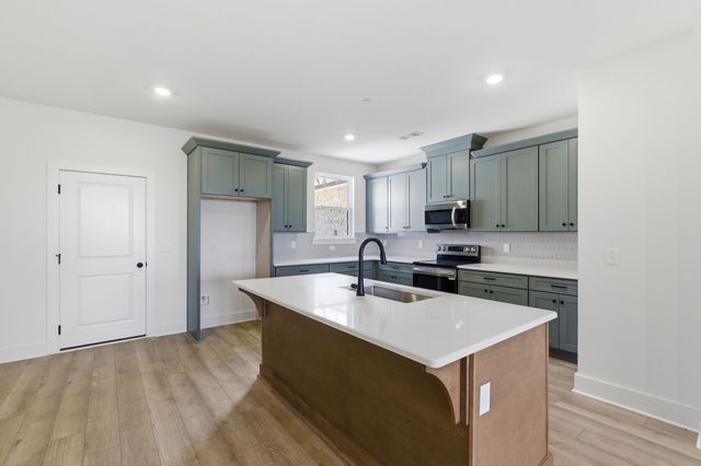 220 Nearwater Place, Hendersonville, TN 37075