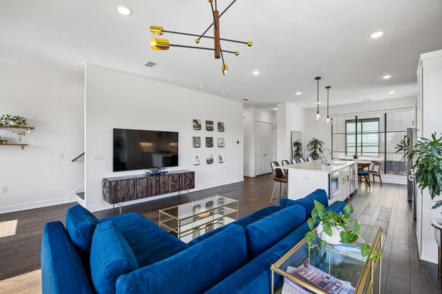 737 N Zang Boulevard 103, Dallas, TX 75208