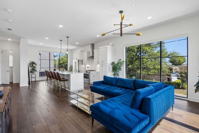 737 N Zang Boulevard 103, Dallas, TX 75208