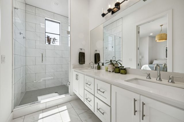 737 N Zang Boulevard 103, Dallas, TX 75208