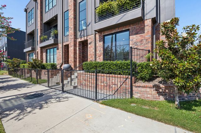 737 N Zang Boulevard 103, Dallas, TX 75208