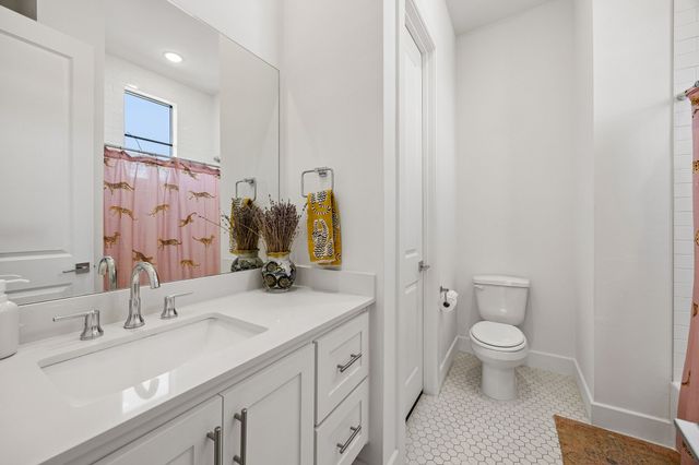 737 N Zang Boulevard 103, Dallas, TX 75208