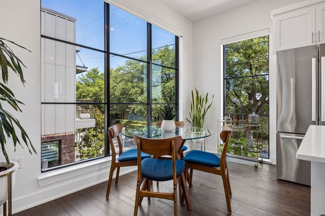 737 N Zang Boulevard 103, Dallas, TX 75208