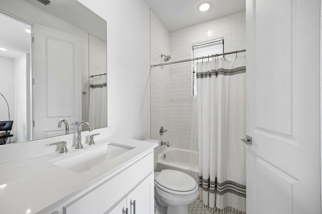 737 N Zang Boulevard 103, Dallas, TX 75208