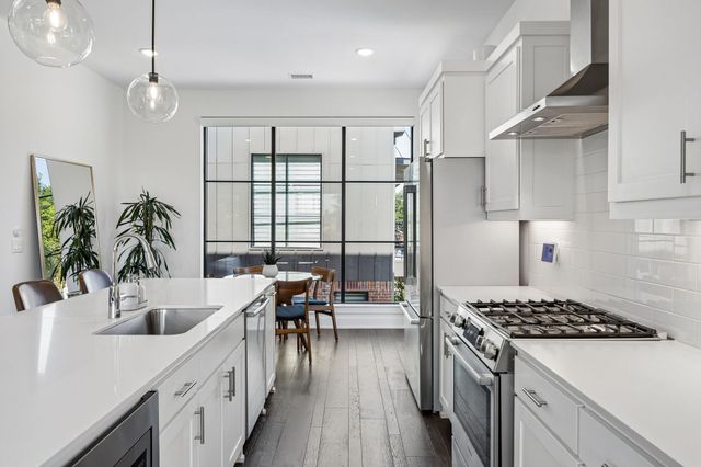 737 N Zang Boulevard 103, Dallas, TX 75208