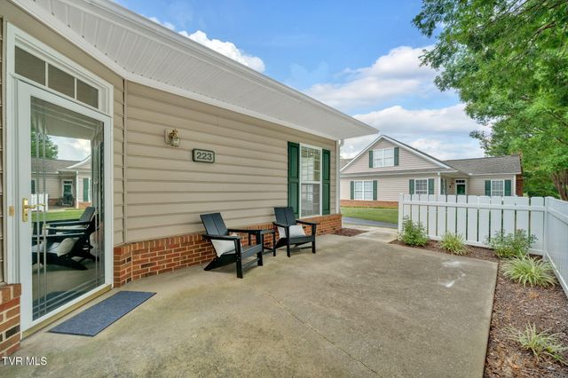 223 Avonlea Place, Johnson City, TN 37604