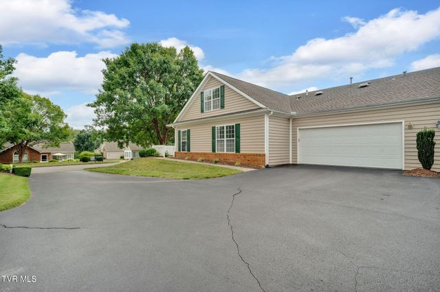 223 Avonlea Place, Johnson City, TN 37604