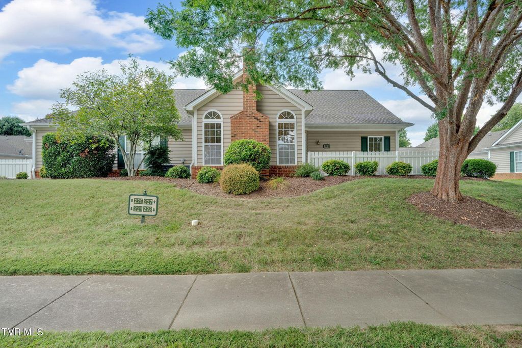 223 Avonlea Place, Johnson City, TN 37604