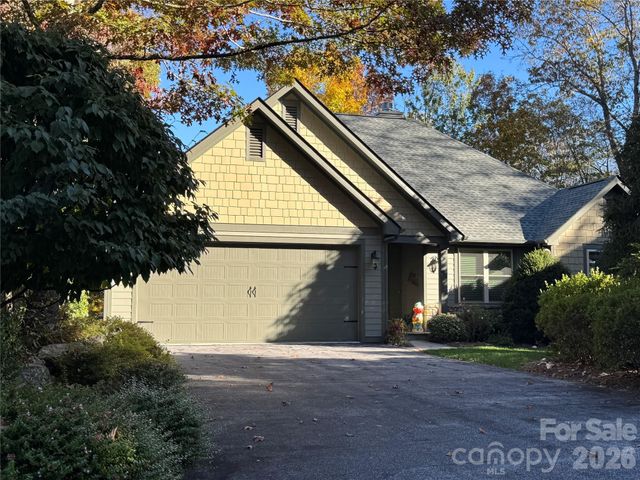 894 Dunroy Drive, Hendersonville, NC 28739