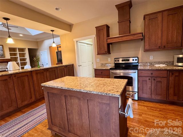 894 Dunroy Drive, Hendersonville, NC 28739
