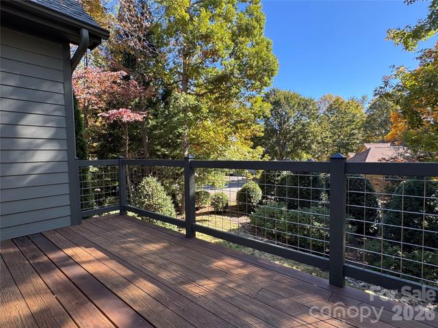 894 Dunroy Drive, Hendersonville, NC 28739