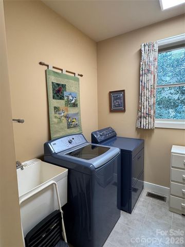 894 Dunroy Drive, Hendersonville, NC 28739