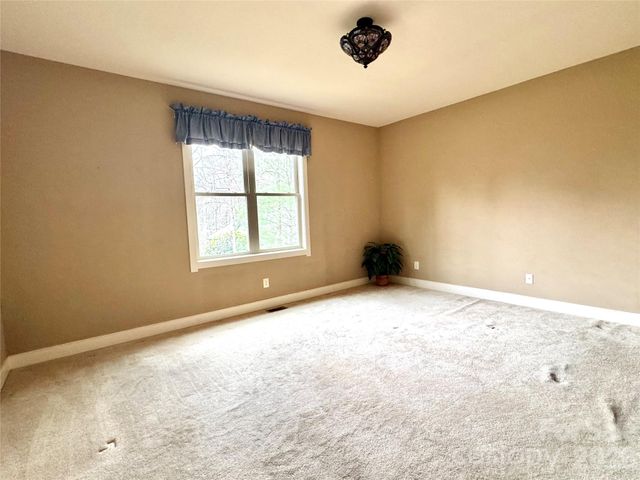 894 Dunroy Drive, Hendersonville, NC 28739