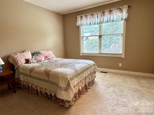 894 Dunroy Drive, Hendersonville, NC 28739