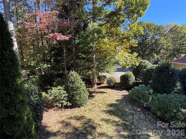 894 Dunroy Drive, Hendersonville, NC 28739