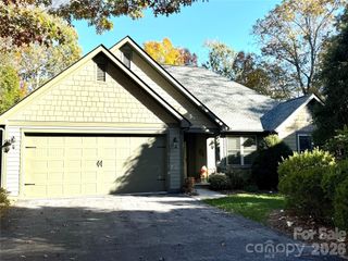 894 Dunroy Drive, Hendersonville, NC 28739